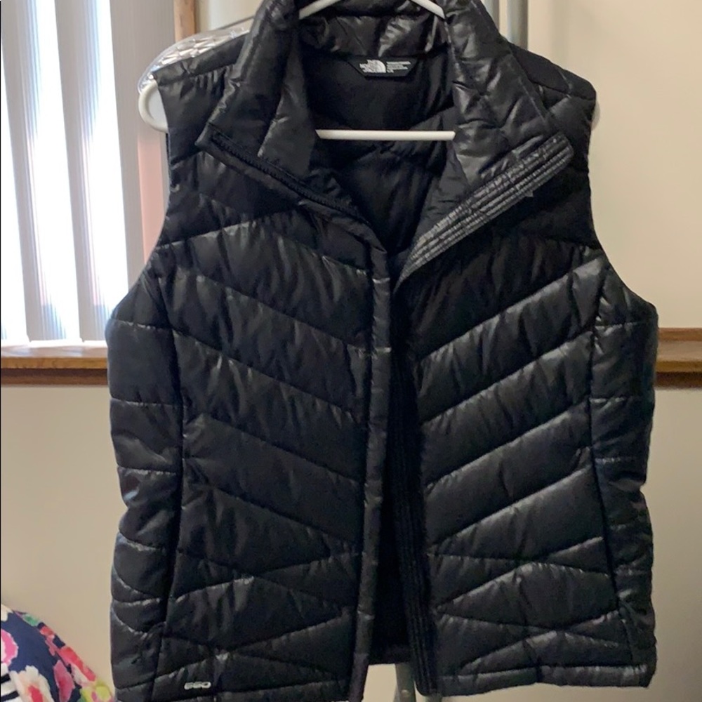 Women’s black north face vest